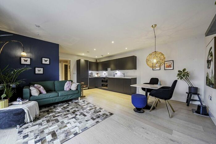 2 Bedroom Flat For Sale In Lion Wharf Road, Isleworth, TW7