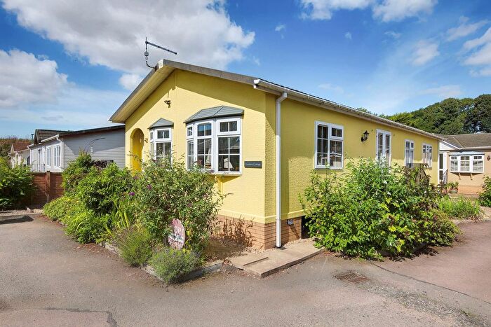 2 Bedroom Mobile/park Home For Sale In Meadow Road, Leuchars, St Andrews, KY16