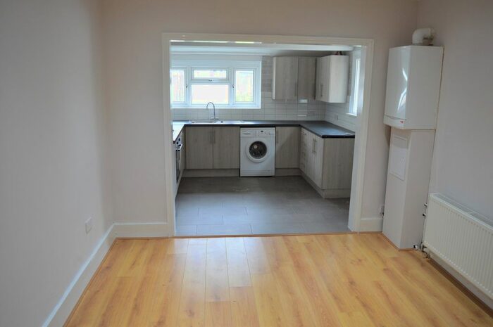 4 Bedroom Detached House To Rent In Carlyle Road, London, E12