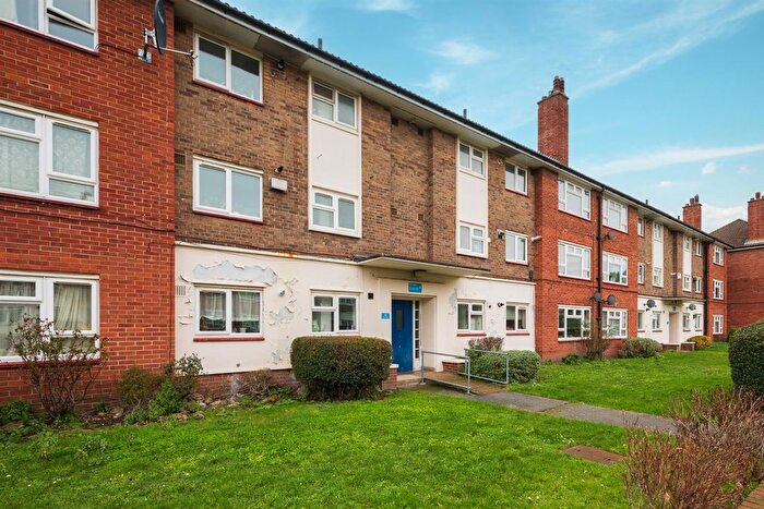 3 Bedroom Flat For Sale In Martins Road, Shortlands, Bromley, BR2