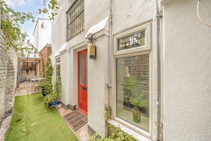 3 Bedroom Property For Sale In Hermit Place, West Hampstead, NW6