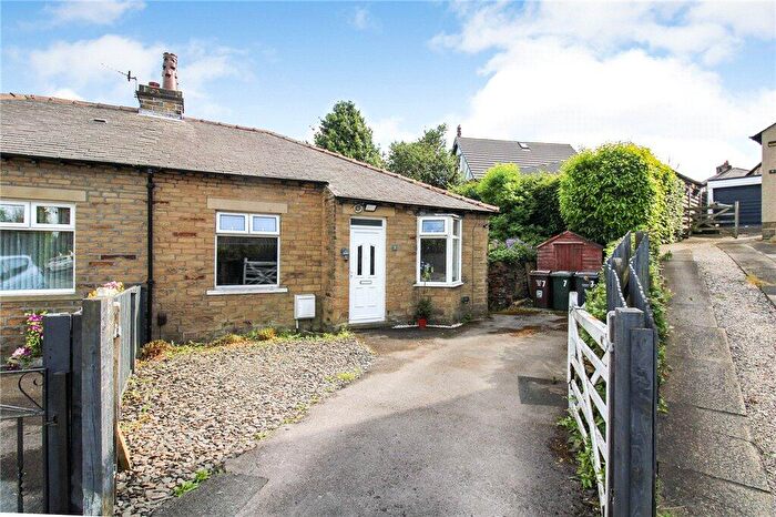 2 Bedroom Bungalow For Sale In Jubilee Drive, Keighley, West Yorkshire, BD21