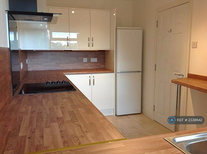 2 Bedroom Flat To Rent In Adelaide Court, Beckenham, BR3