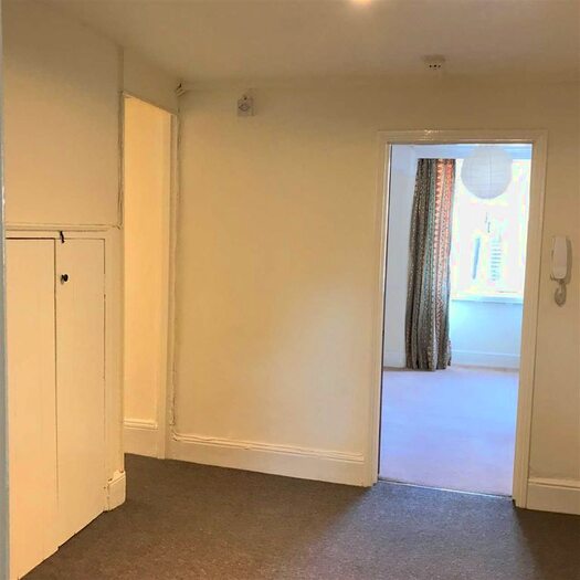 2 Bedroom Flat To Rent In High Street, Tunbridge Wells, TN1