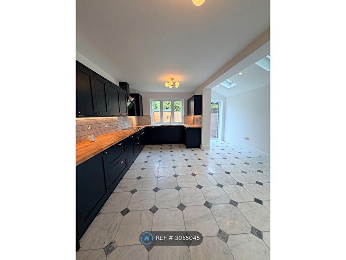 4 Bedroom Detached House To Rent In Ingatestone Road, Woodford Green, IG8
