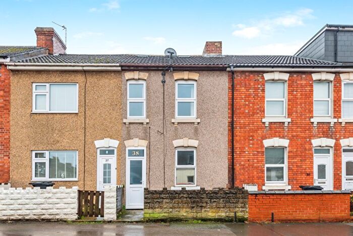 3 Bedroom Terraced House For Sale In Crombey Street, Swindon, SN1