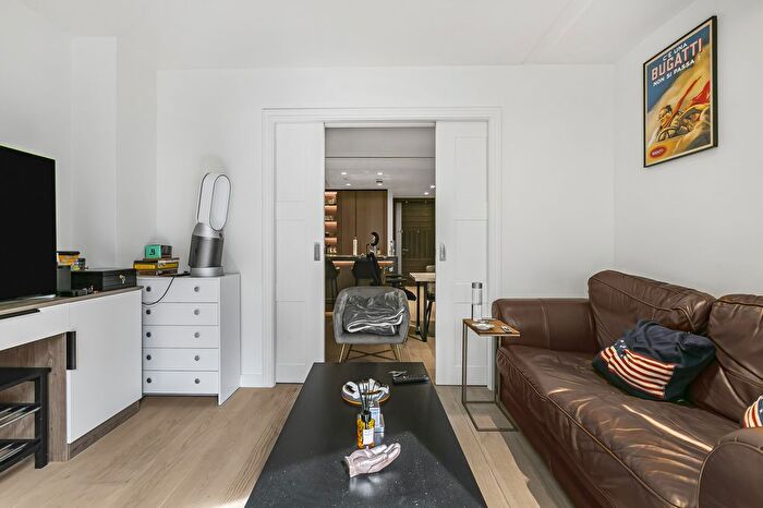 1 Bedroom Flat To Rent In Portugal Street, London, WC2A