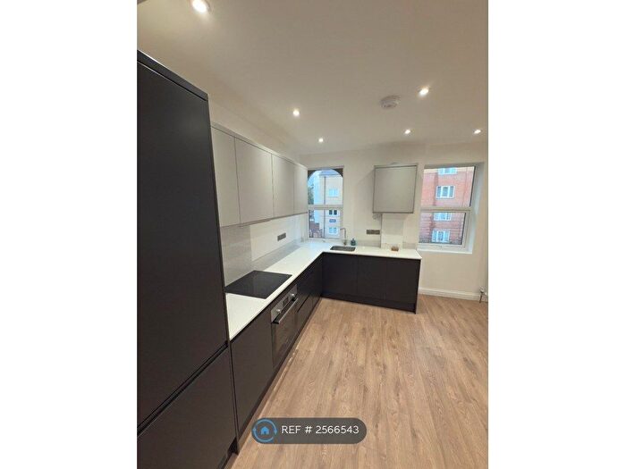 2 Bedroom Maisonette To Rent In Lower Road, London, SE8