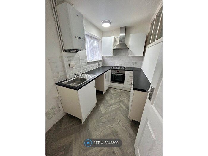 2 Bedroom Maisonette To Rent In Park Parade, Havant, PO9