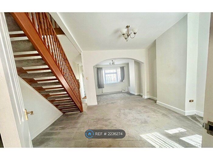 3 Bedroom Terraced House To Rent In Castle St, Queenborough, ME11