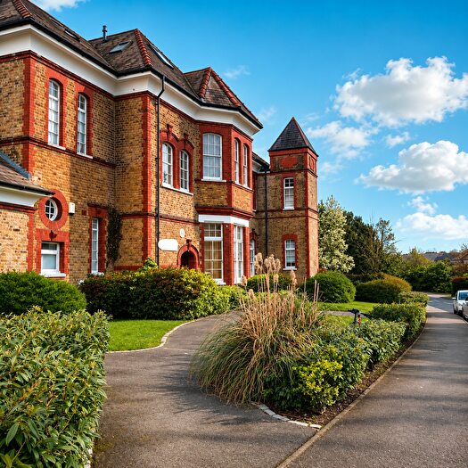 1 Bedroom Flat To Rent In Pennington Drive, Southgate, N21