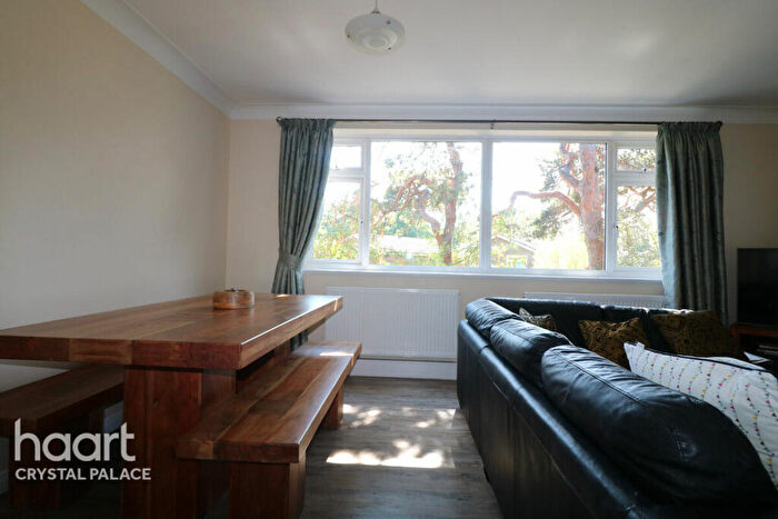 2 Bedroom Flat For Sale In Fox Hill, London, SE19