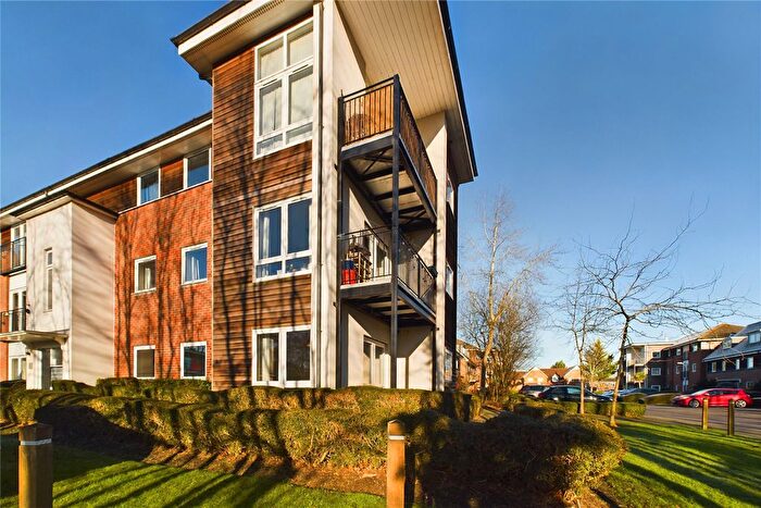 2 Bedroom Flat To Rent In Meadow Way, Caversham, Reading, Berkshire, RG4