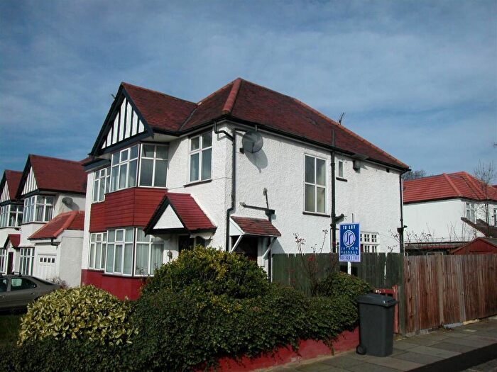 4 Bedroom Maisonette To Rent In Hendale Avenue, Hendon, London, NW4