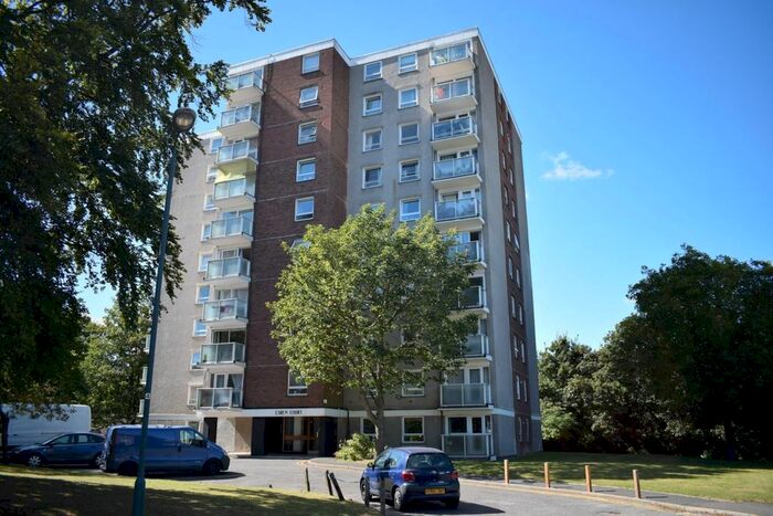 2 Bedroom Block Of Flats To Rent In Basinghall Gardens, Sutton, SM2
