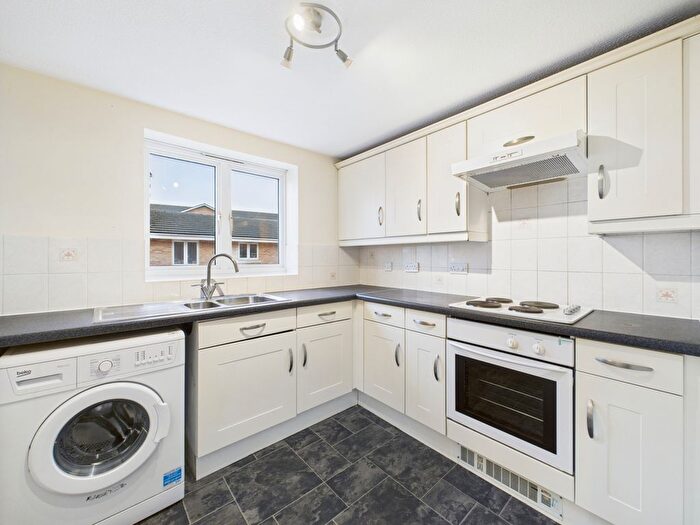 2 Bedroom Flat To Rent In Lloyd Close, Cheltenham, Glos, GL51