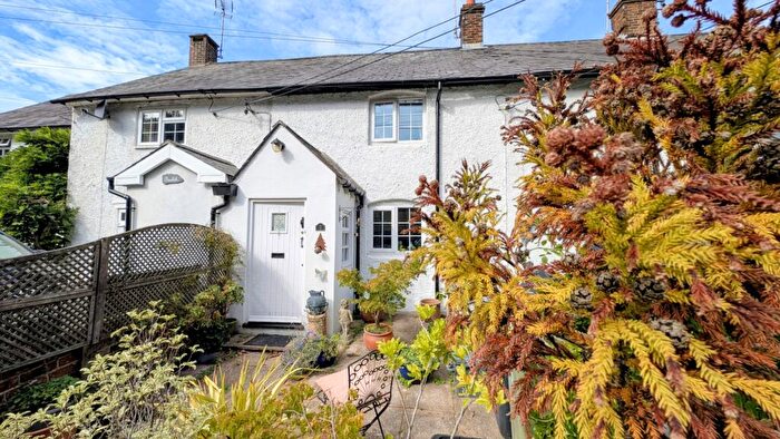 2 Bedroom Cottage For Sale In Kingshott Cottages, Greatham, Hampshire, GU33