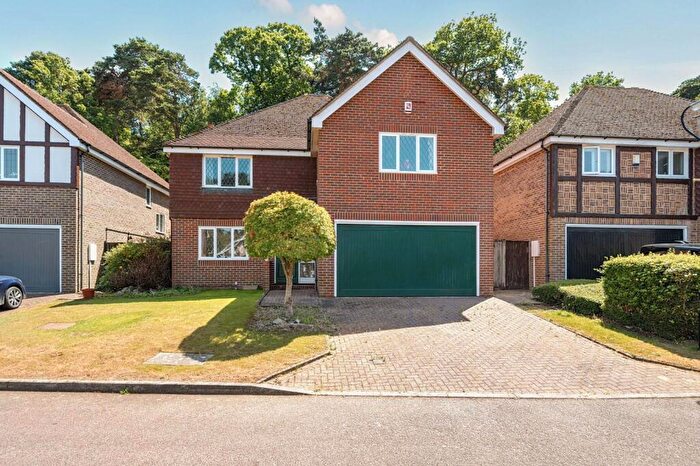 4 Bedroom Detached House For Sale In Birkdale Gardens, Shirley, Croydon, CR0
