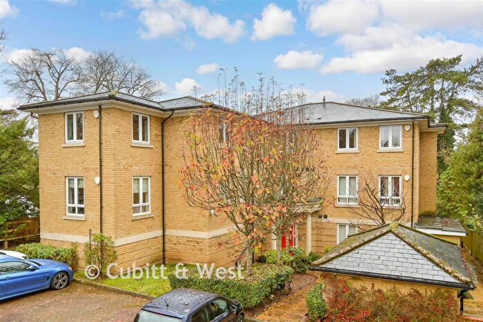 2 Bedroom Apartment For Sale In Tupwood Lane, Caterham, Surrey, CR3
