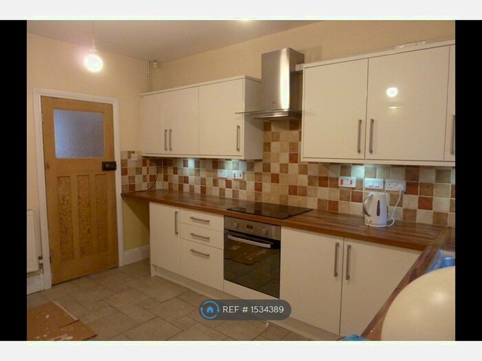 3 Bedroom Semi-Detached House To Rent In Sybil Road, Leicester, LE3