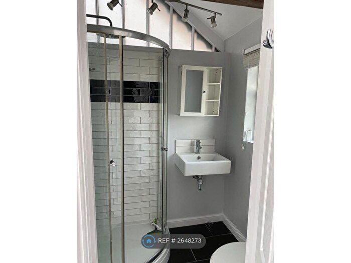 1 Bedroom Flat To Rent In Woodlands, Haywards Heath, RH16