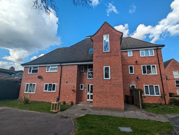 2 Bedroom Flat For Sale In Trinity Mews, Bury St Edmunds, IP33