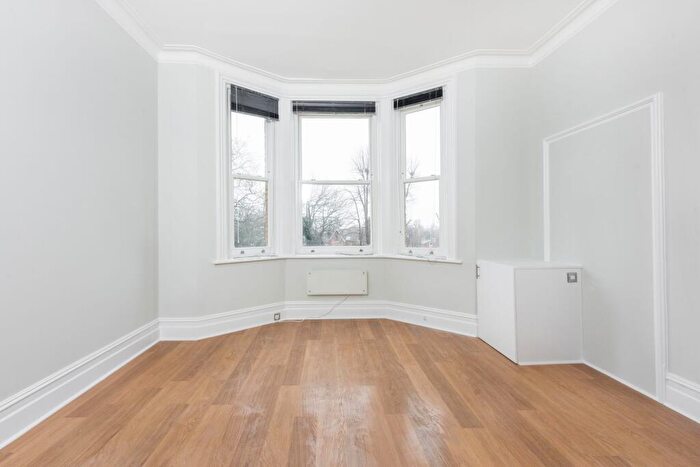Flat To Rent In Arkwright Road, NW3