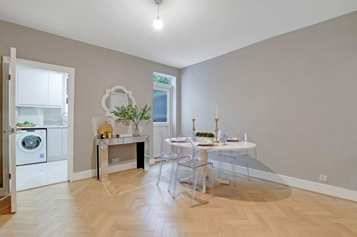 2 Bedroom Property For Sale In Parish Lane, Penge, SE20