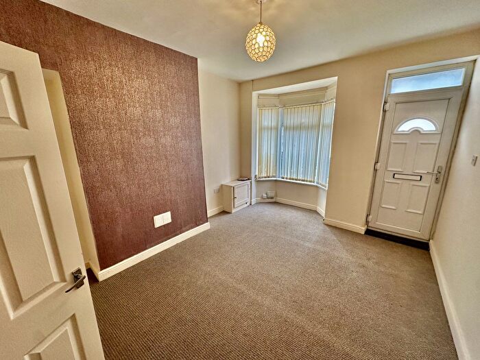 2 Bedroom Terraced House To Rent In Holland Street, HU9
