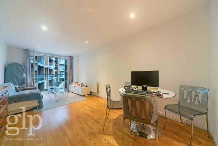 1 Bedroom Flat To Rent In Battersea Park Road, London, SW8
