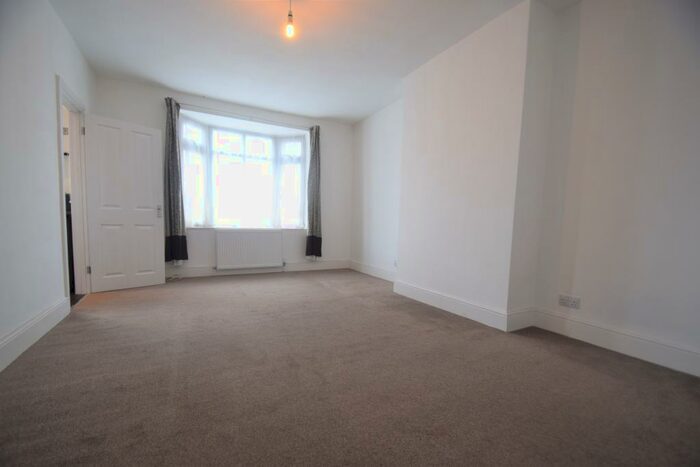 Studio To Rent In High Street Hadleigh, Essex, SS7