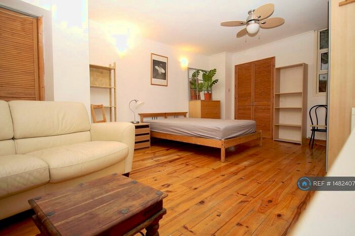 2 Bedroom Flat To Rent In Newington Green, London, N16