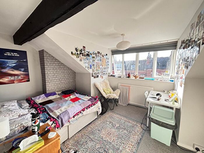 5 Bedroom House To Rent In Delph Mount, Leeds, LS6