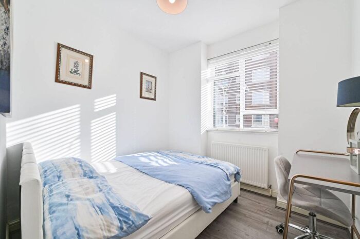 2 Bedroom Flat To Rent In Charlbert Street, St John's Wood, London, NW8