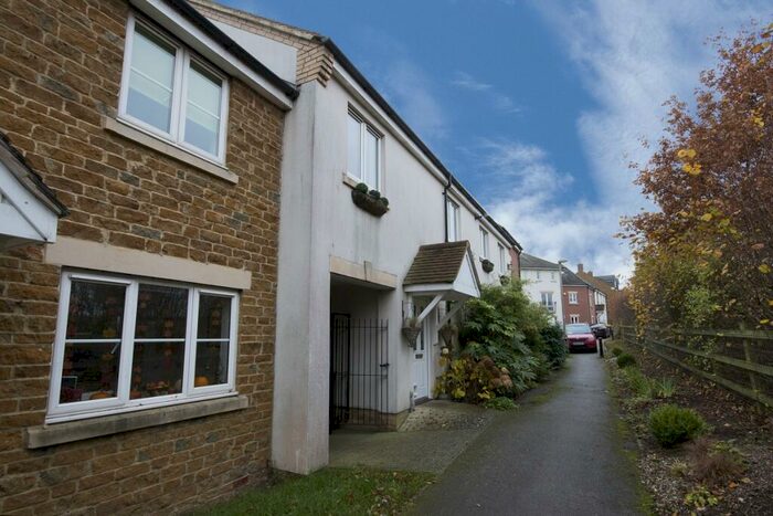 2 Bedroom Apartment To Rent In Tarragon Walk, Banbury, OX16