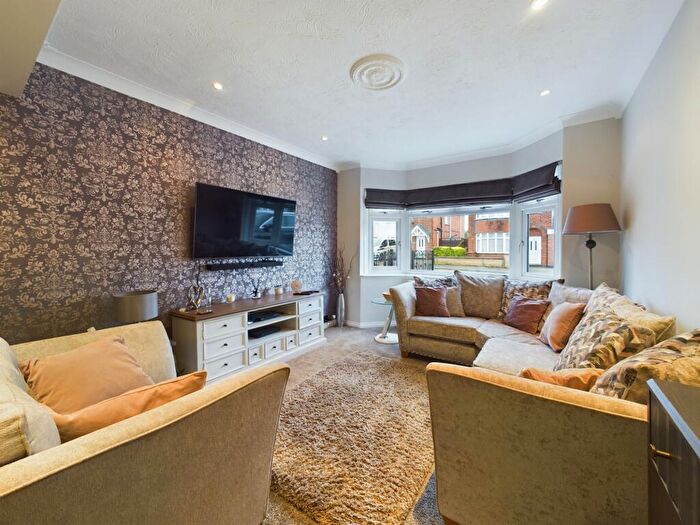 3 Bedroom Detached House For Sale In Woodlands Avenue, Shelton Lock, DE24