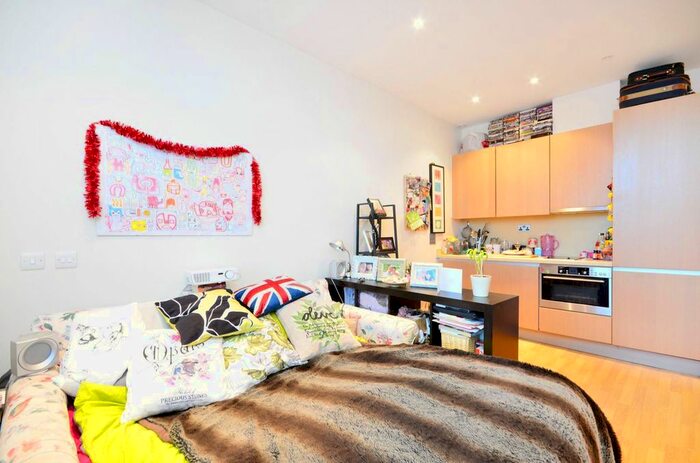 Studio To Rent In Bromyard Avenue, Acton, London W3