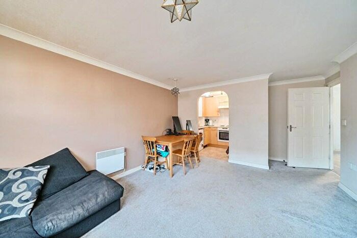 2 Bedroom Flat For Sale In Kingsoak House, Woking, Surrey, GU21
