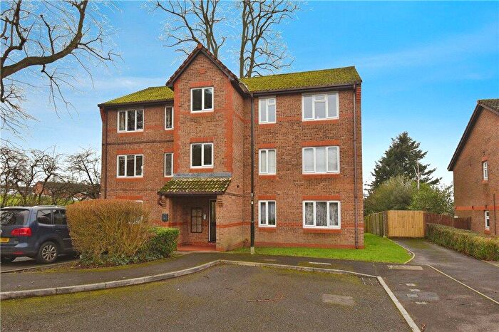 2 Bedroom Apartment For Sale In Nutfield Court, Southampton, Hampshire, SO16