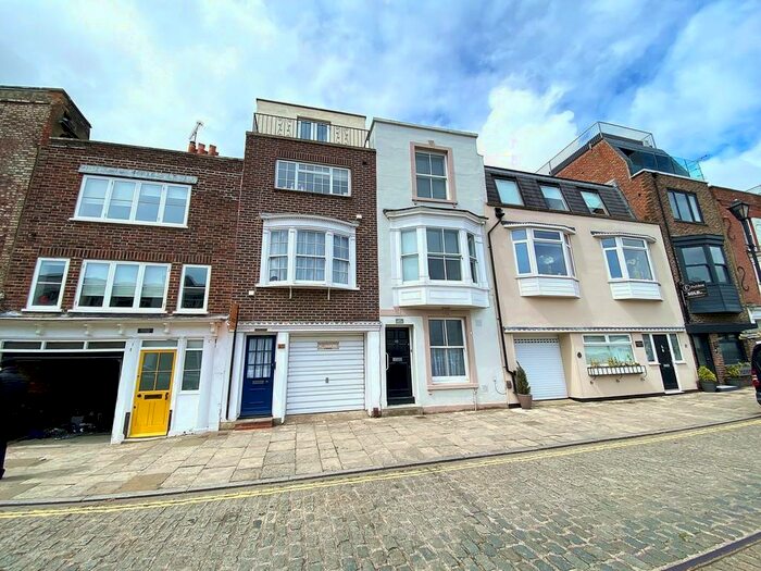 5 Bedroom Town House To Rent In Broad Street, Portsmouth, PO1