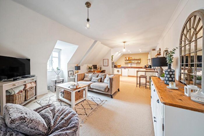 2 Bedroom Flat For Sale In Overton Court, Tongham, Farnham, Surrey, GU10