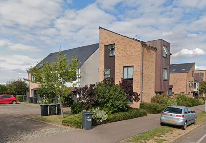 2 Bedroom Terraced House To Rent In Kestrel Way, Luton, LU4