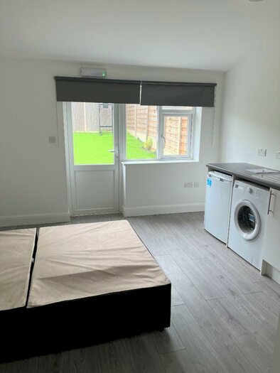 Studio To Rent In Willow Way, Potters Bar, Hertfordshire, EN6