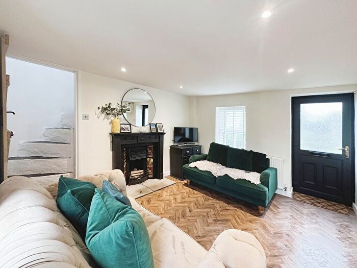 2 Bedroom Cottage To Rent In High Street, Blackwood, NP12