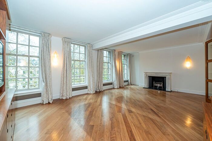 3 Bedroom Flat To Rent In , Lowndes Square, SW1X