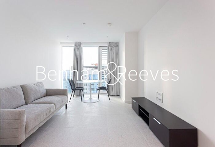1 Bedroom Apartment To Rent In Bouchon Point, Silk District, E1