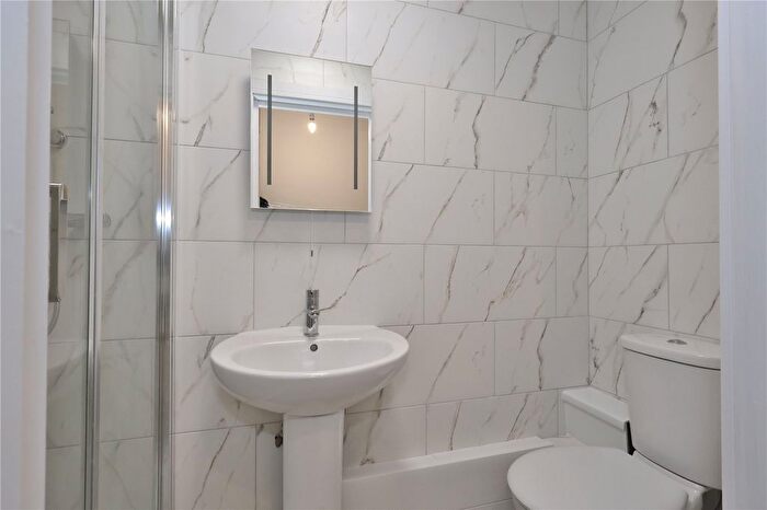 1 Bedroom Flat To Rent In Walton Road, Woking, Surrey, GU21
