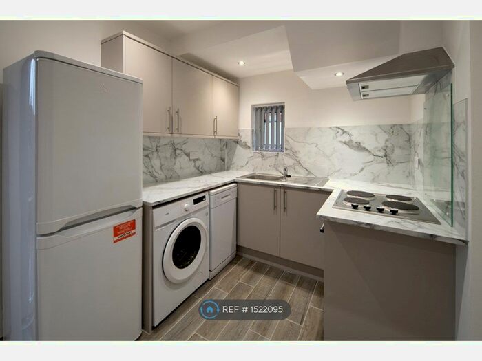 2 Bedroom Flat To Rent In New Station Road, Bristol, BS16