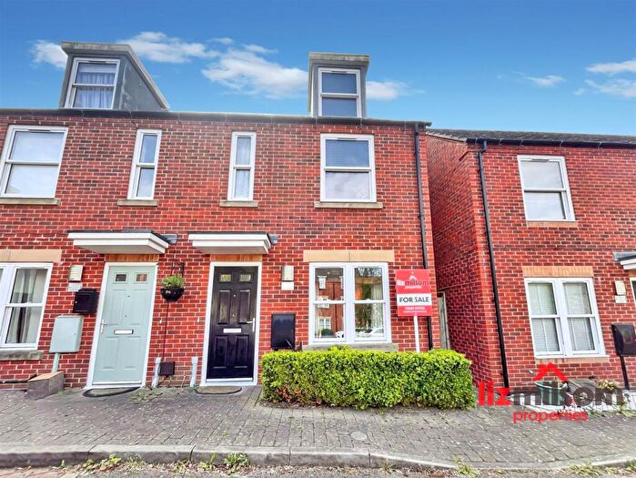 3 Bedroom End Of Terrace House For Sale In Majestic Place, Swadlincote, DE11