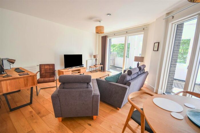 2 Bedroom Flat To Rent In Narrowboat Avenue, Brentford, TW8